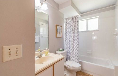 LOVE AT FIRST SIGHT! NEW Disney Home, Sleeps 6, Pool, Patio, NO Steps, LOW Rates! - Foto 75