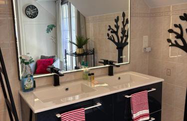 JARDINS DE MA-MANS Magnifique Maison Cosy pour 8 personnes Centre du Mans et 24 Heures PARKING Privé - Foto 4