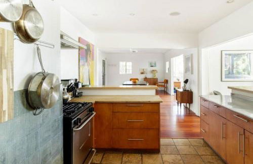 Silver Lake Mid-century Nestled in the Treetops - Foto 27