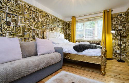 Deluxe 2 Bed Versace Bungalow Hot Tub, Sky TV, Cinema Screen Saffron Walden - Foto 20