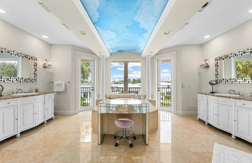 Near the Beach • Pool & Jacuzzi • Waterfront Villa - Foto 25