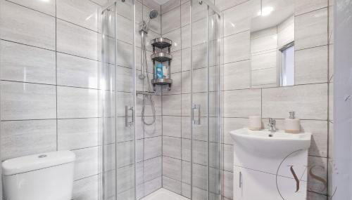 Modern 1C Longton Studio Near Alton Towers with Netflix, Wi-Fi & Kitchenette - Foto 4