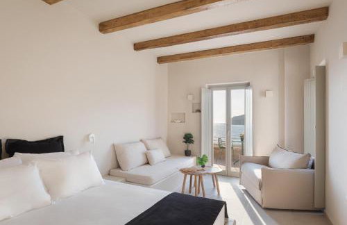 Yerma Suites Limeni - Photo 12