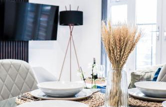 The Kingsmead Loft - Stylish 1BR Top Floor Apt with King or Twin Beds & Free Secure Underground Parking, Central High Wycombe HP13, Sleeps 3 - Foto 15