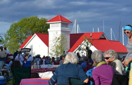 ☆Cherry Farmhouse☆60 Acres☆Central Air☆Fireplace - Foto 39