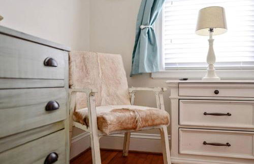 Center St Retreat - 1 Block from Downtown! - Foto 8