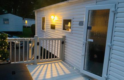 WL56 - FREE WIFI -Amazing Cosy Three Bedroom Mobile Home with DECKING Haggerston CASTLE Holiday Park - ENTERTAINMENT PASSES NOT INCLUDED! - Foto 2