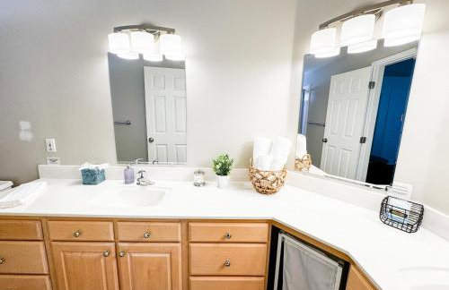 Modern Resort Condo - Pools, Courts & Scenic Views - Foto 48