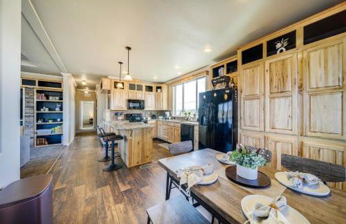 Newport Riverfront Home with Deck and Fire Pit! - Foto 9