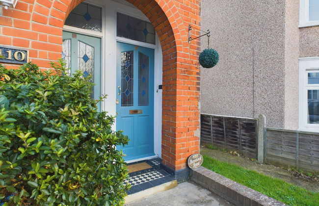 Seaside Haven Retreat in Southend - Photo 17