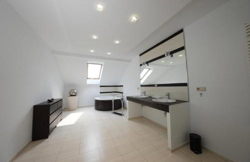 Dom nad rzeką - Foto 8