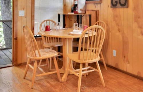 Homey Cabin in Bloomington with Views - Foto 10