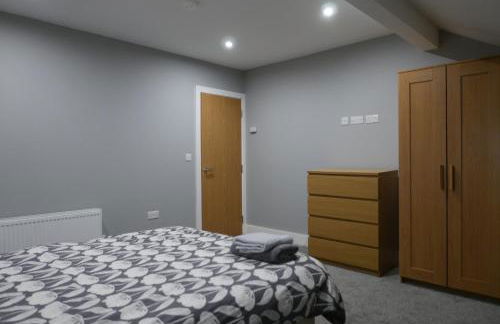 1 bed Apt close to Leeds Arena Sleeps up to 4 people F4 - Photo 13