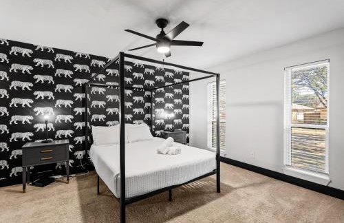 Stunning Carrollton Castle with 4 Bedrooms + Pool + Media Room - Foto 2