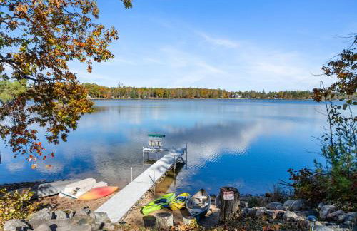 Lakefront Getaway with Kayaks, Fire Pit and Views - Foto 40