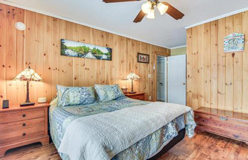 Lakeside Living in Wilton! Family Home with Views - Foto 13