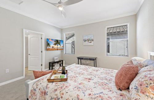 Modern waterfront home in Artesia with pool/gym - Photo 16