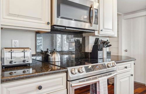 Seaside Serenity Steps to Beach Deck & Porch - Foto 19