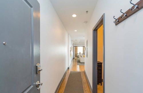 Spacious Penthouse ON the Broadway Strip - Foto 14