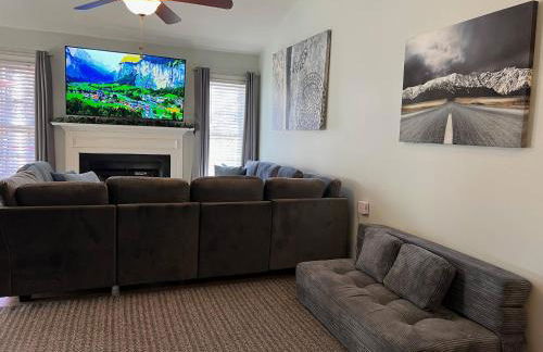 3 BR w/ King Bed, Standing Desk, Ping Pong, Arcade - Foto 11