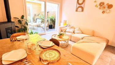 Maison Langevin 2-Bedroom House with Cozy Garden & Patio - Foto 2