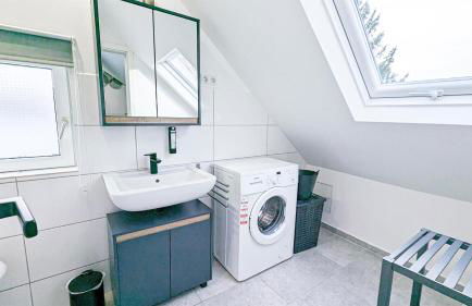 ALFA Stuttgart 3BR 5 Beds Netflix INET EBK Wasen Apartment nahe Daimler l Bathroom l Kitchen l WIFI & SmartTV l 3 Zimmer 5 Betten l Küche l Duschbad - Foto 6