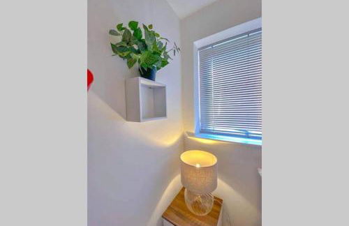 Chester City Centre Waterfront Apartment - Photo 51