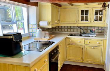 Bridge Cottage Stunning 4 bed thatched cottage - Photo 9