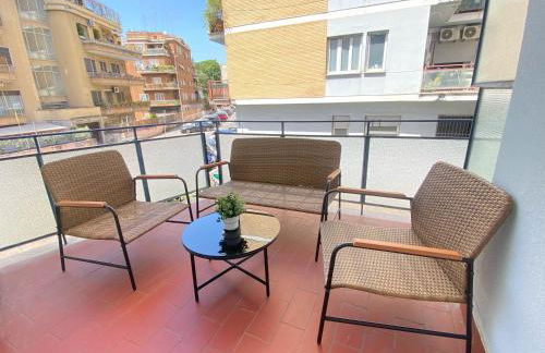 Golden Essence Apartment - terrace & metro - Foto 4