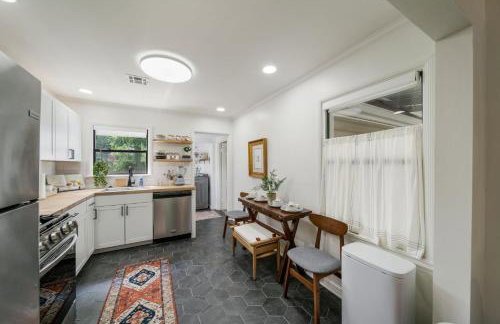 Next to Expo, 5 beds, Hot-tub, corn hole, pets! - Foto 13