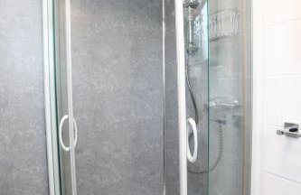 Cheerful 4-bedroom home in Sheffield - Photo 17