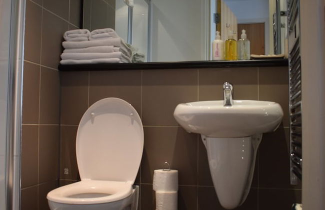 Serviced Apartments Leeds 3 - Photo 10