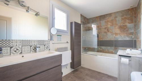 GuestHouse La Costière - logements indépendants - espace piscine jacuzzi - Foto 5