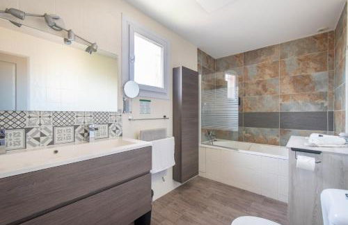 GuestHouse La Costière - logements indépendants - espace piscine jacuzzi - Foto 5