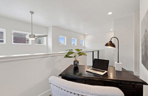 Steps from River & Old Town - Hot Tub & King Bed - Foto 70