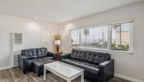 Beautiful 2 Bed Beach Condo #201 - Photo 3