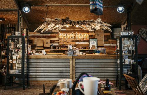 Cartws at Pentrecelyn - styilish barn conversion with large kitchen and outdoor space - Foto 30