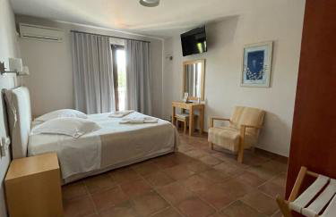 Trizonia Bay Hotel - Photo 57