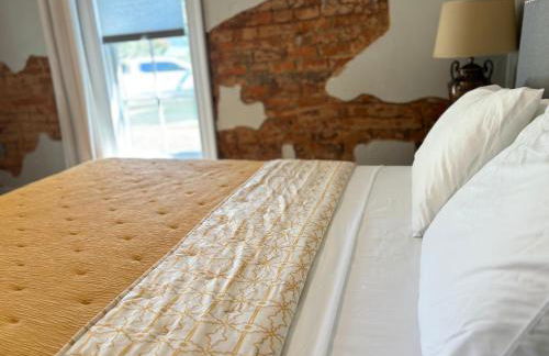 1920 Brick House-Hot Tub-Outdoor Brickoven Pizza-Pets-Breweries - Foto 30