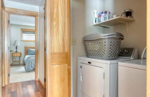 Spring Home 6 - Cozy 4BR Cabin in Black Butte Ranch w Fireplace - Foto 20