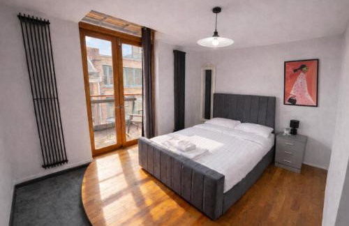 Central Apt With Balcony - Walk to Bars & Stations - Foto 21