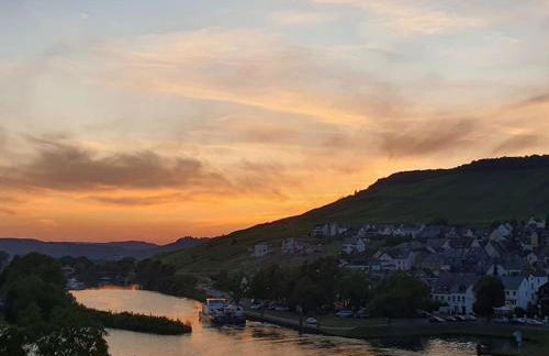 Elegant Apartment with Direct River View, Balcony and Parking in Bernkastel-Kues - Photo 72