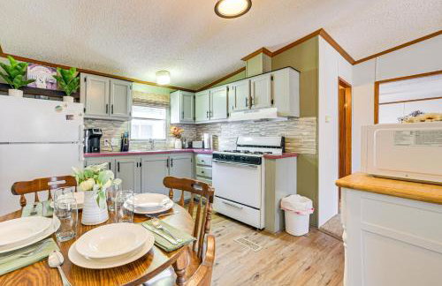 Walk to Houghton Lake! Family Retreat with Patio - Foto 8