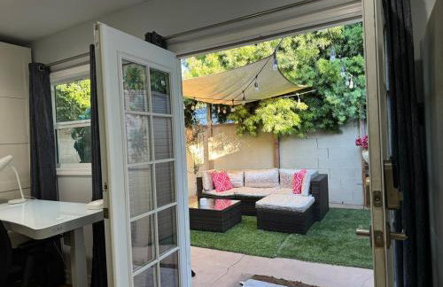 Modern Studio with Private Patio - Foto 36