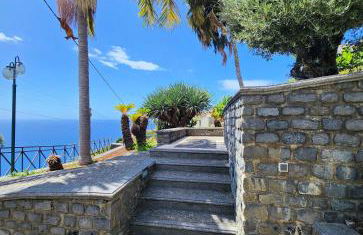 Villa Ocean Wave Calheta - Oversized Pool & Stunning Ocean Views - Photo 34