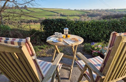 Lovely Little Garden Cottage, Tamar Valley, Cornwall - Photo 16