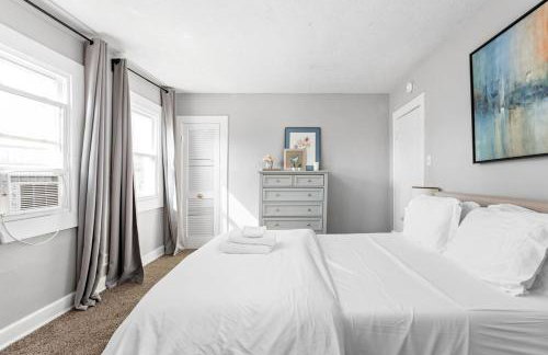 Charming Getaway - Deck & Patio - Walkable Area - Family Friendly - Foto 15