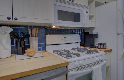 Book Now! 8-Min to Metro - King Bed- Old Town Central Retreat - Floyd's Freedom - - Foto 30