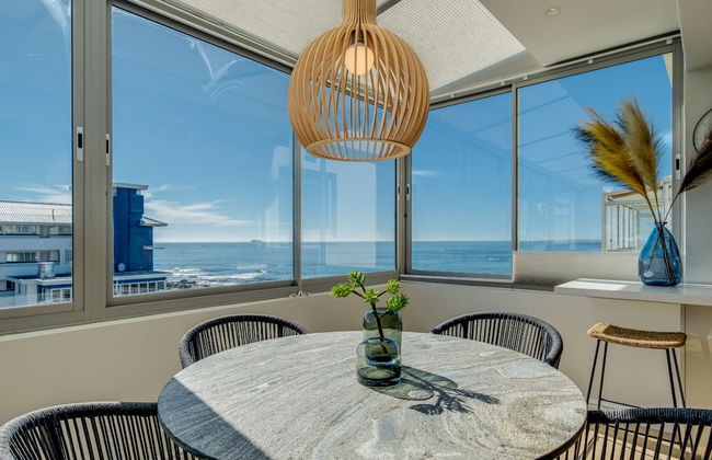 Exquisite Mouille Point Apt by Golf Course Serene Suite - Photo 30