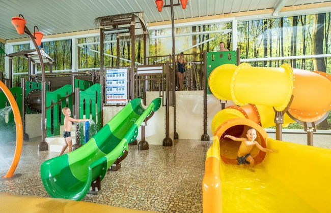 Chalet With air Conditioning on a Holiday Park - Foto 23